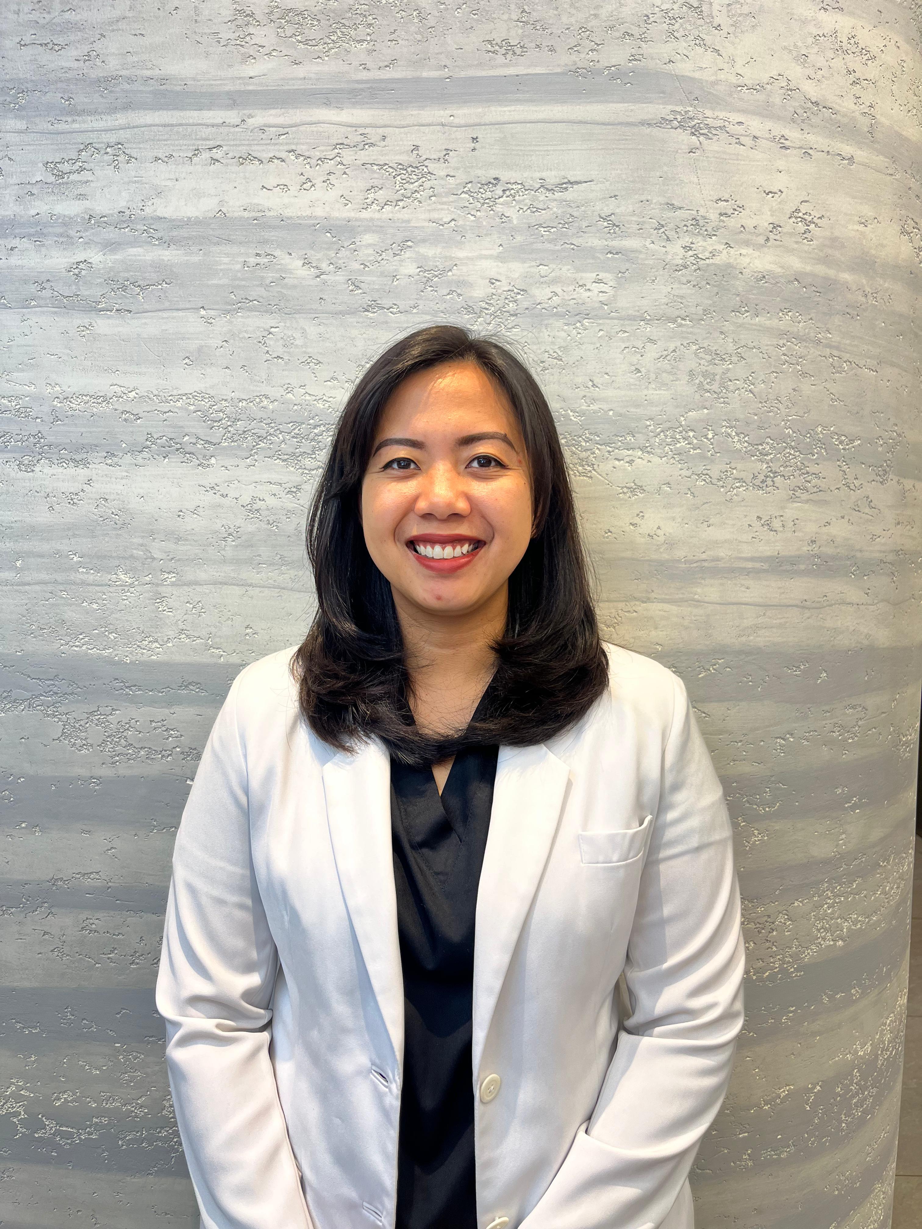 drg. Ester Dharmaezri